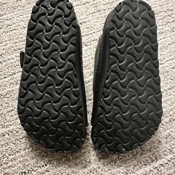 Boys Birkenstocks. Size 7 - Picture 2 of 3